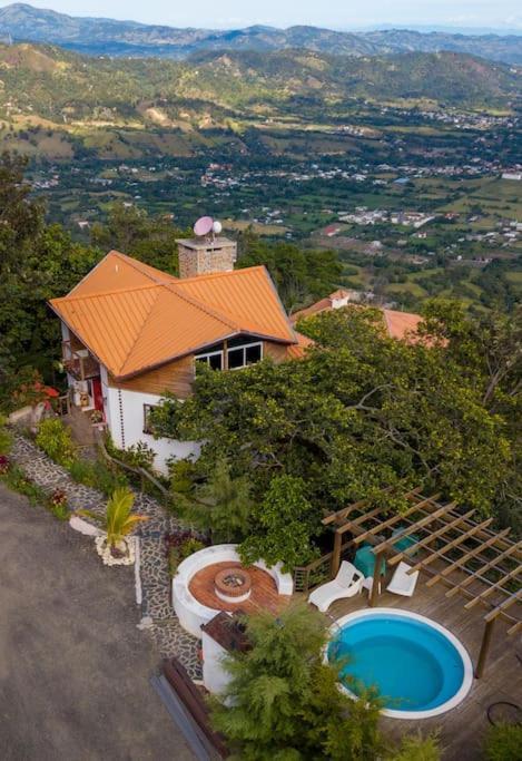 Mansion Dubai-Mountain-Jacuzzi-4Br-Jamaca De Dios Villa Jarabacoa Exteriör bild